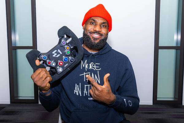 ليبرون جيمس