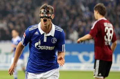 هونتلار قاد شالكه للفوز