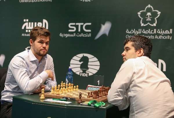 كارلسون (جهة اليسار)