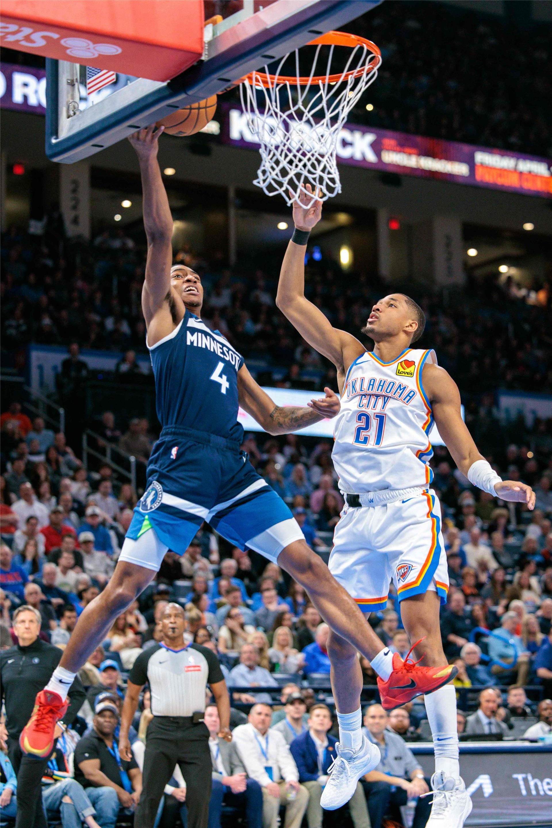 جانب من مباراة مينيسوتا تمبروولفز وسيتي ثاندر