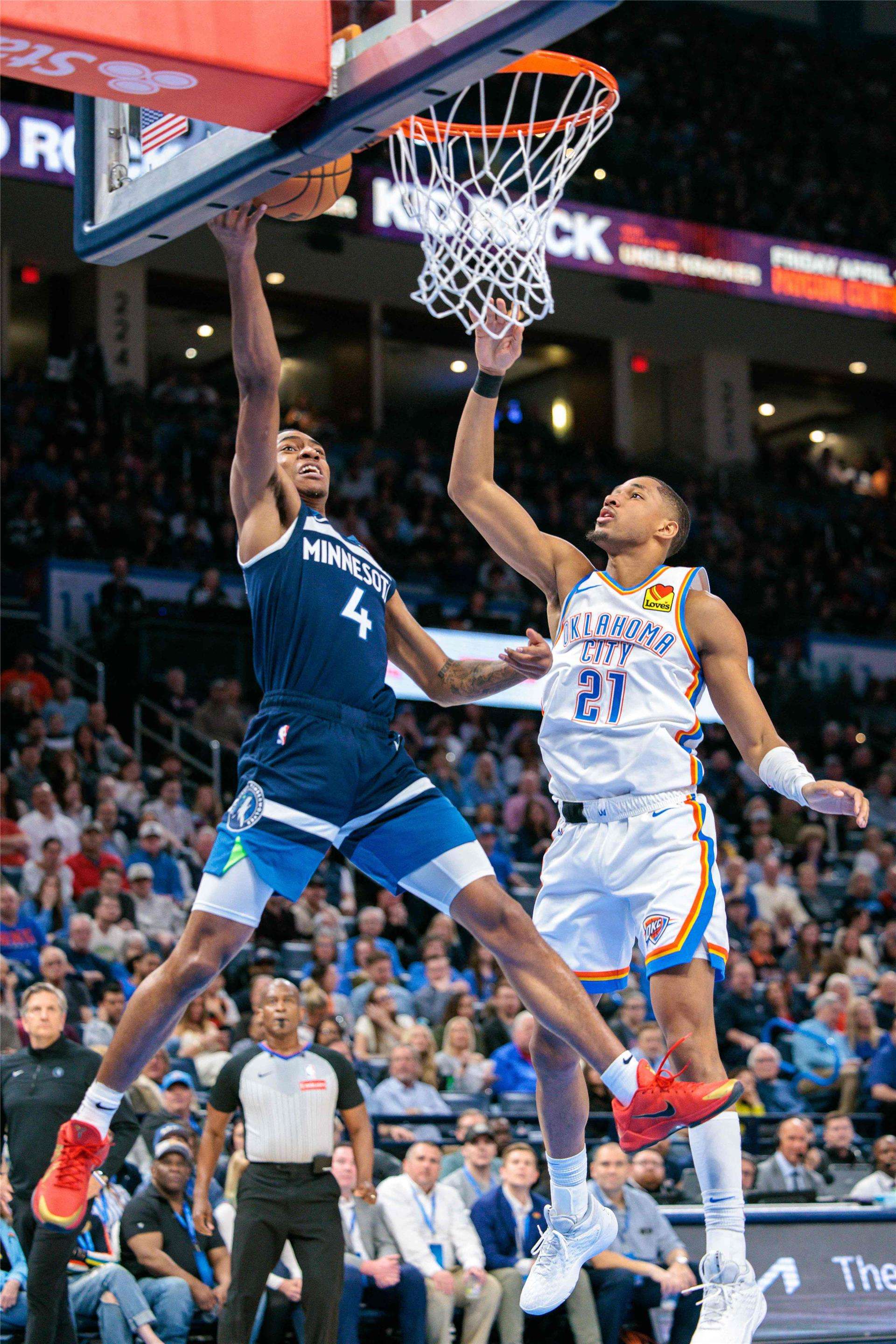 جانب من مباراة مينيسوتا تمبروولفز وسيتي ثاندر