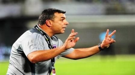  كوزمين أدار اللقاء لصالحه من المدرجات بعد طرده في اللقاء 