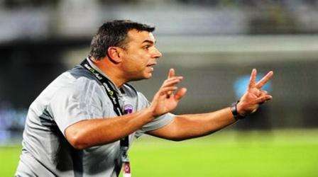  كوزمين أدار اللقاء لصالحه من المدرجات بعد طرده في اللقاء 