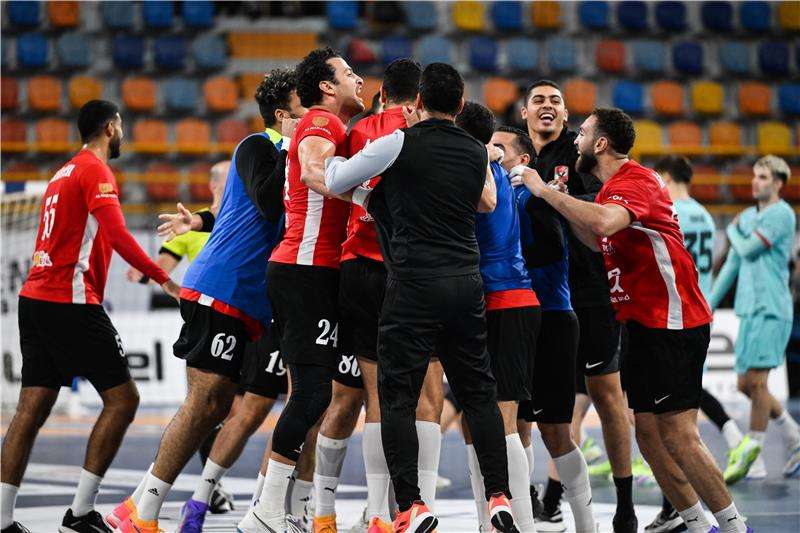 لاعبو الأهلي