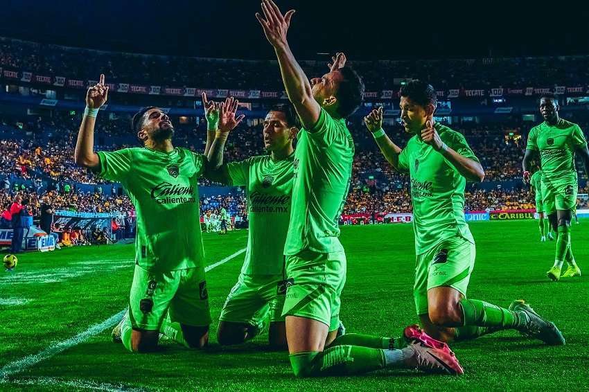 فرحة لاعبي خواريز