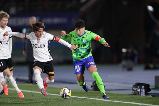 من مباراة شونان وأوراوا