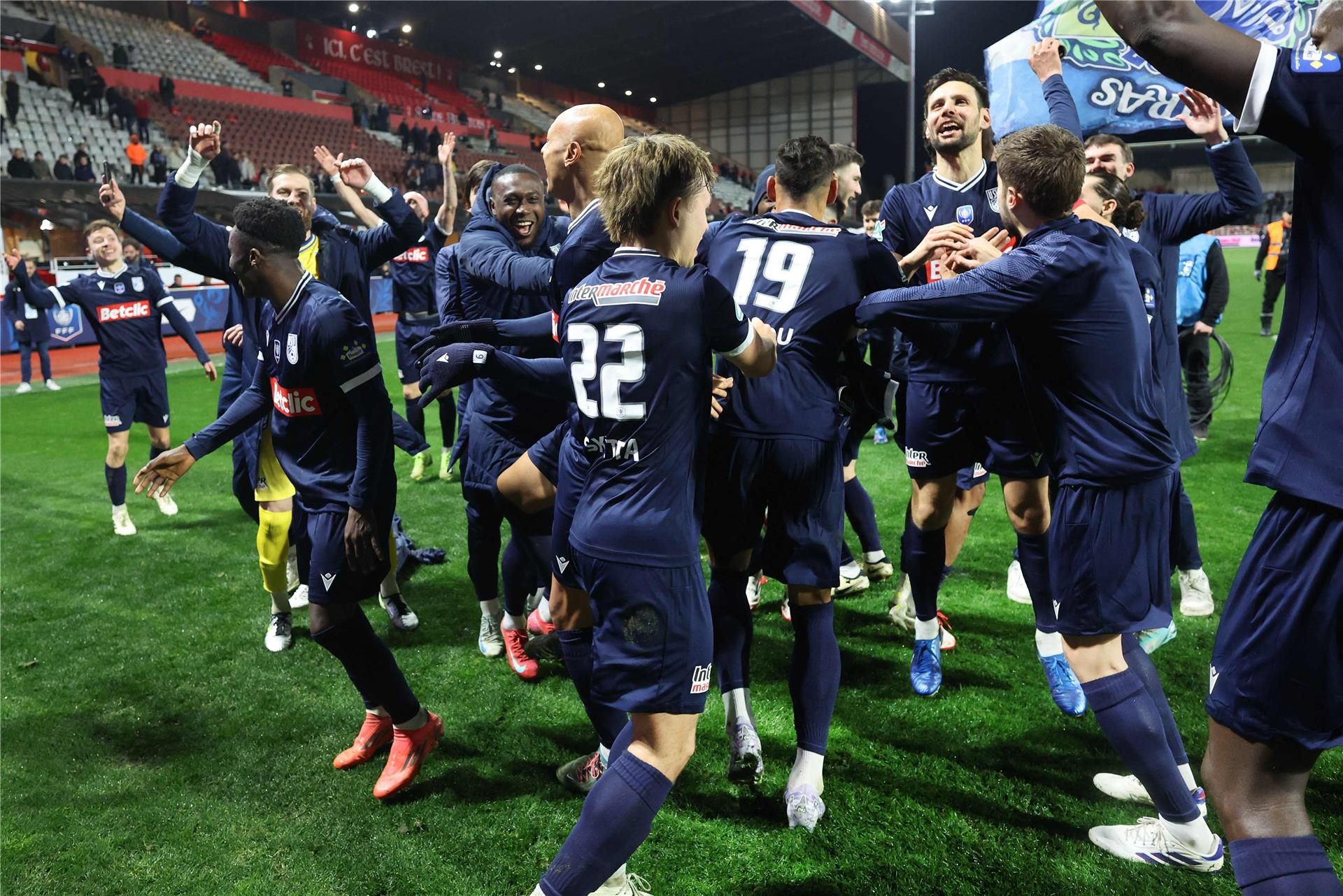 فرحة لاعبي دانكيرك