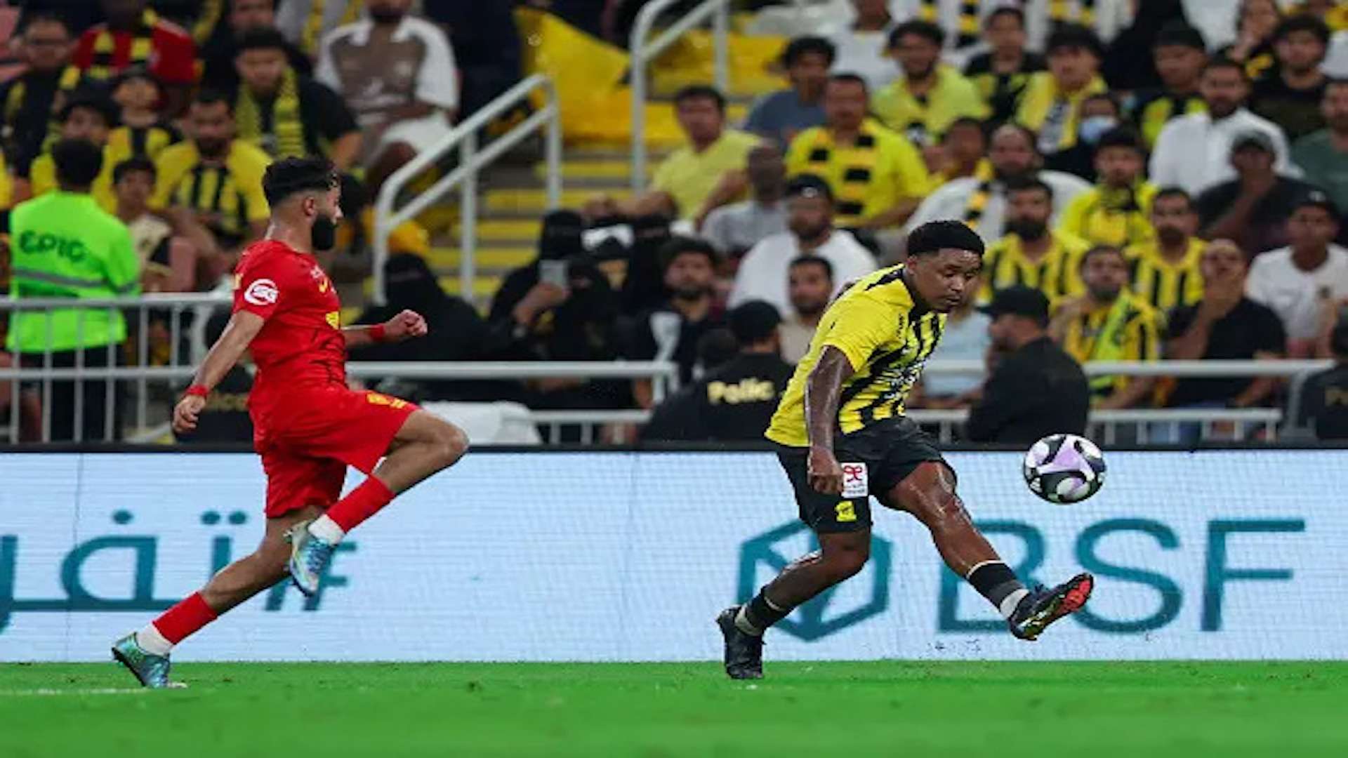 لقاء سابق بين الاتحاد والقادسية