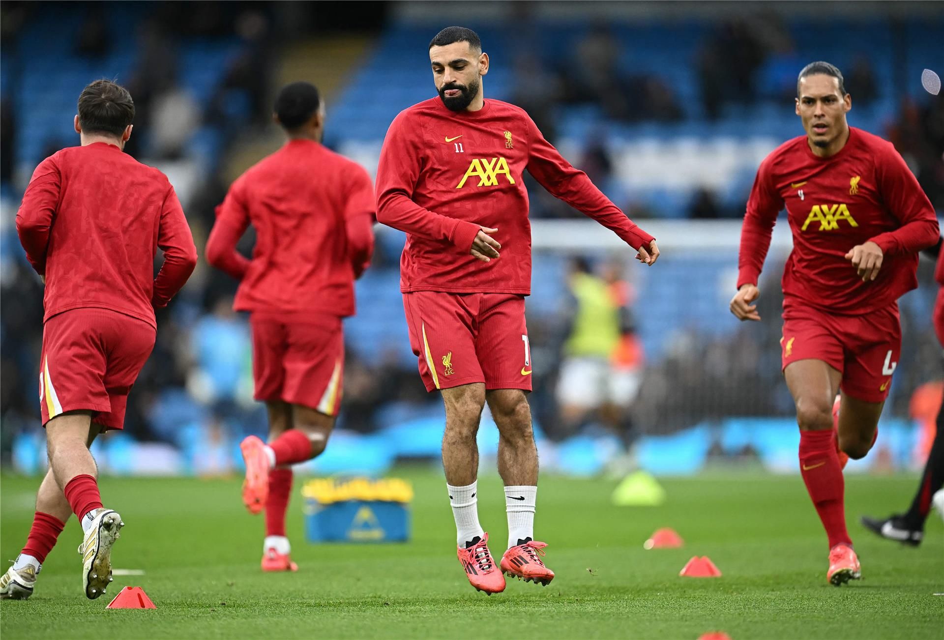 صلاح مع لاعبي ليفربول