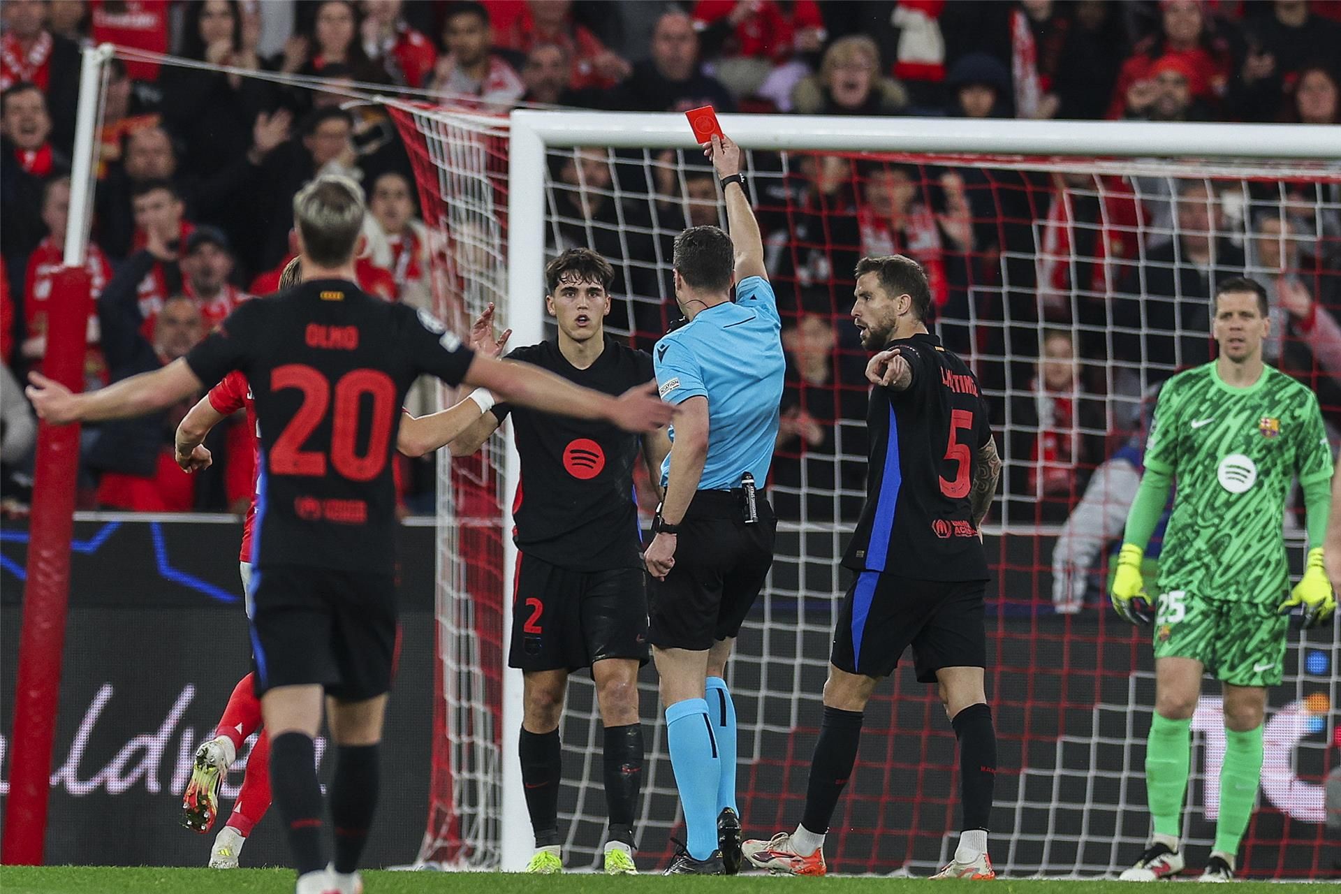 لحظة طرد كوبارسي