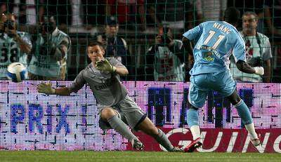 السنغالي نيانج يسجل الهدف الأول لمرسيليا من ركلة جزاء ضد باريس سان جيرمان