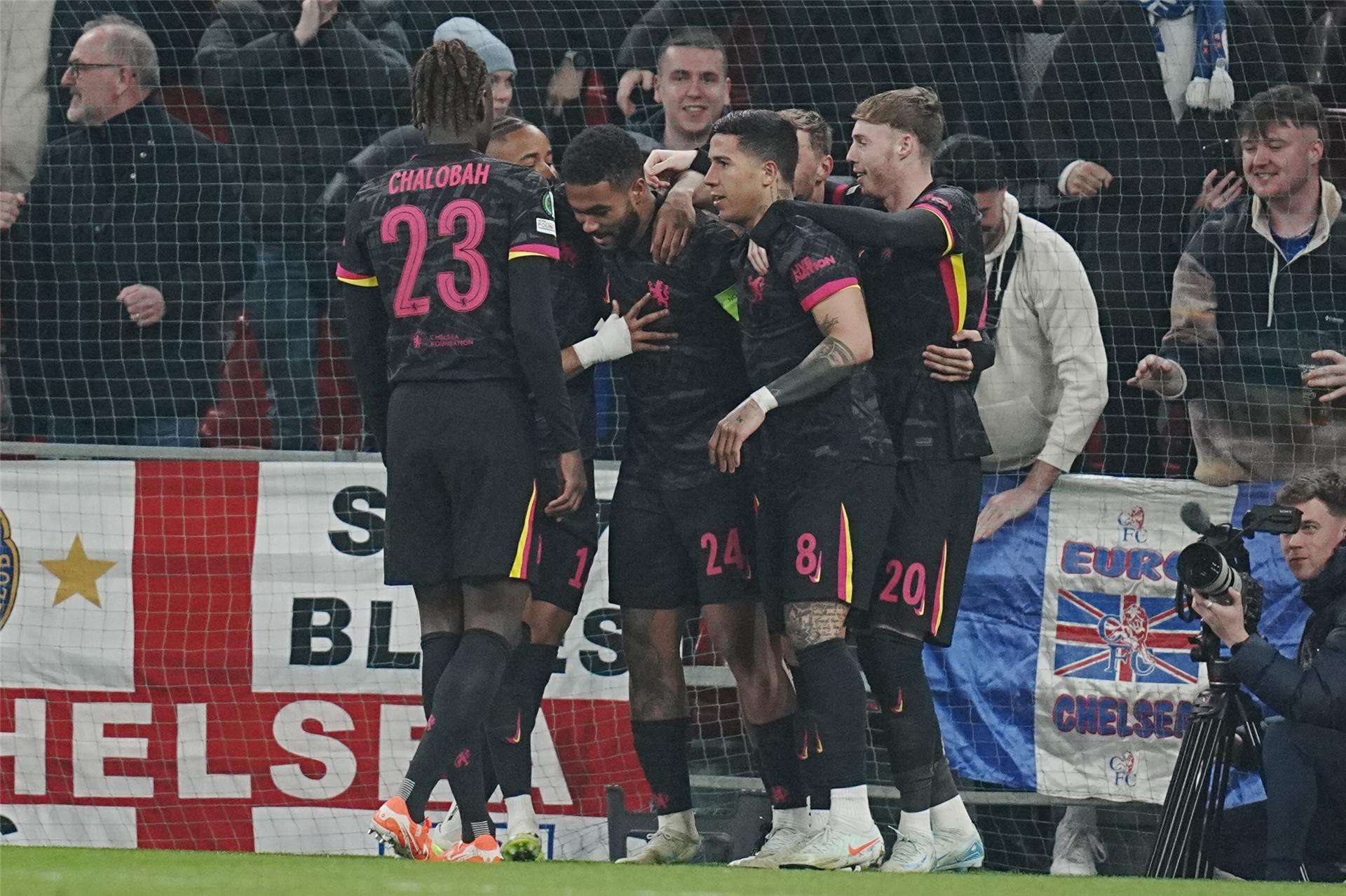 فرحة لاعبي تشيلسي