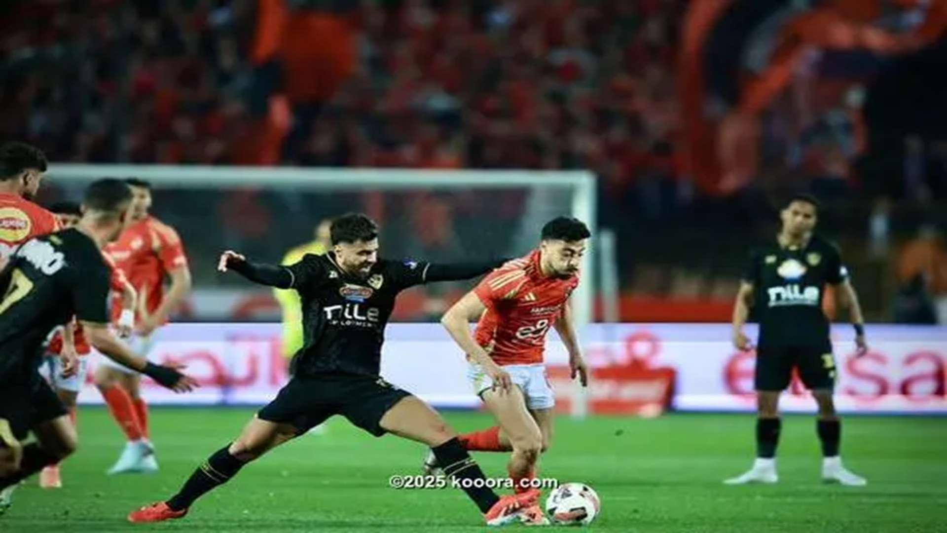 لقاء سابق بين الفريقين