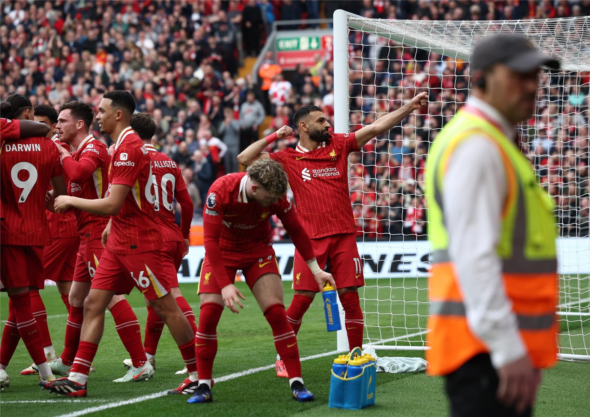 فرحة لاعبي ليفربول