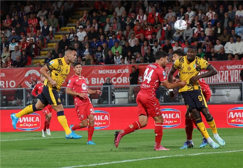 لقاء سابق بين الفريقين