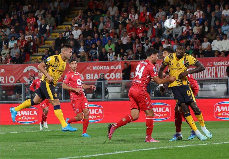 لقاء سابق بين الفريقين