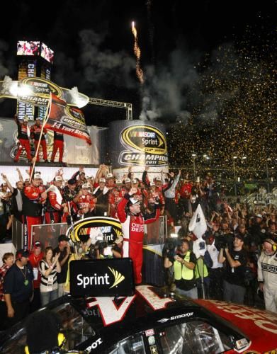 2011-11-21t032707z_01_mia31_rtridsp_3_motor-racing-nascar_reuters