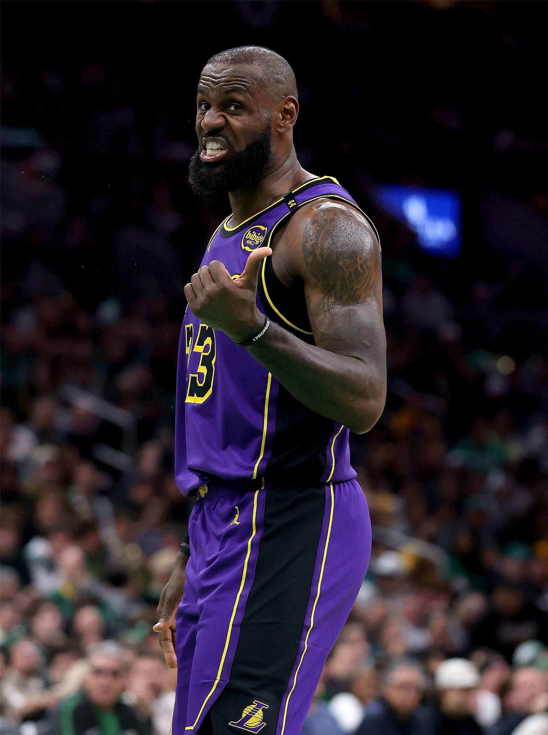 ليبرون جيمس