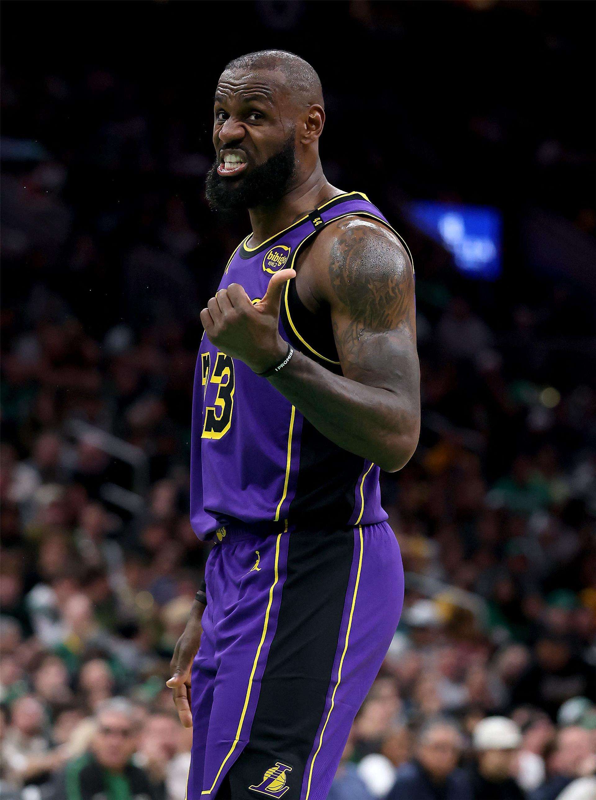 ليبرون جيمس