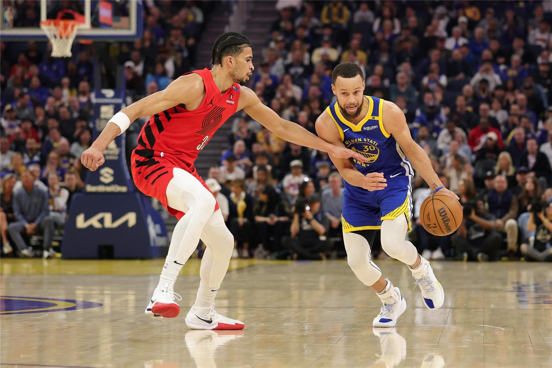 من مباراة جولدن ستيت ووريورز و بورتلاند ترايل بليزيرز