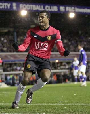 المدافع الفرنسي باتريس إفرا 