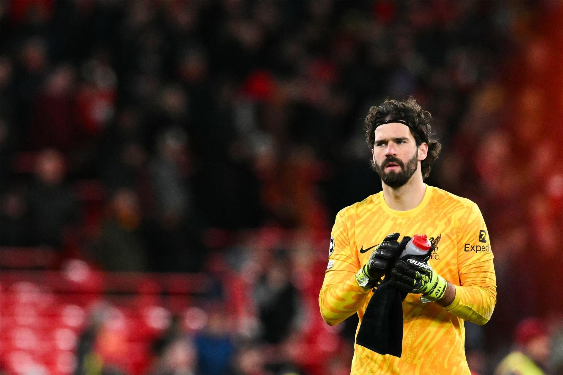 أليسون بيكر