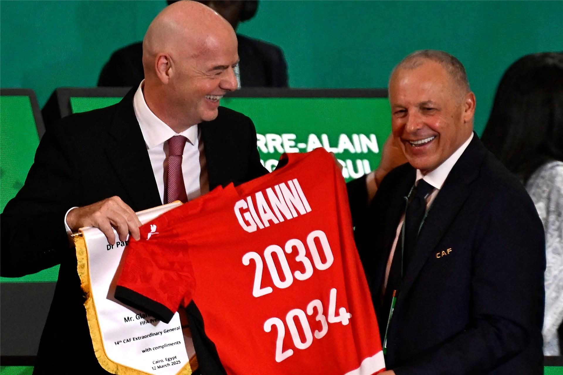 جياني إنفانتينو وهاني أبوريدة