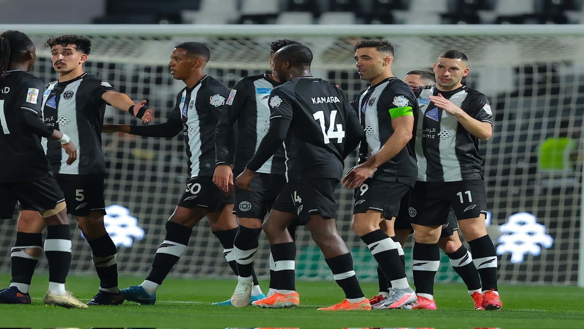 فرحة لاعبي الشباب