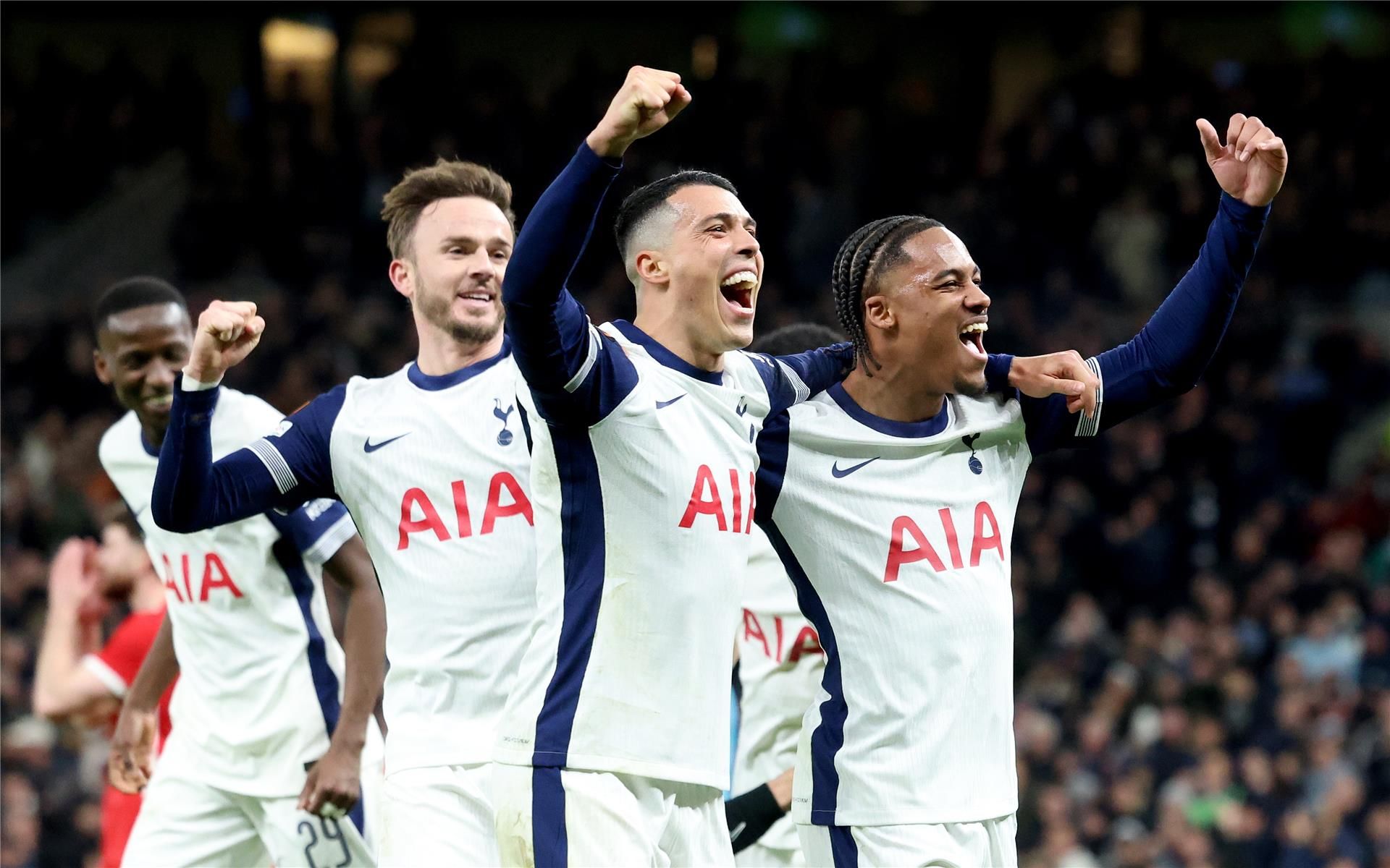 فرحة لاعبي توتنهام