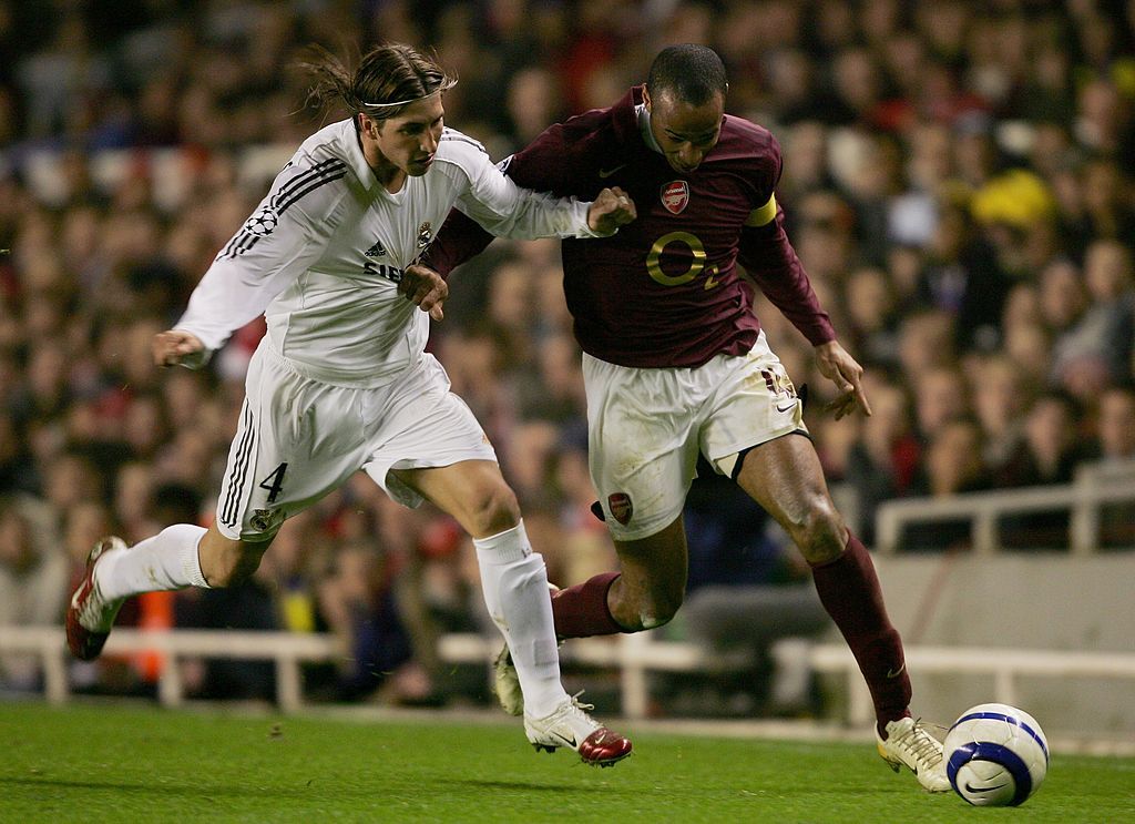 هنري خلال مواجهة الريال بقميص آرسنال