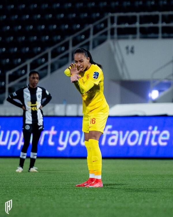 أدريانا سيلفا ضد الشباب