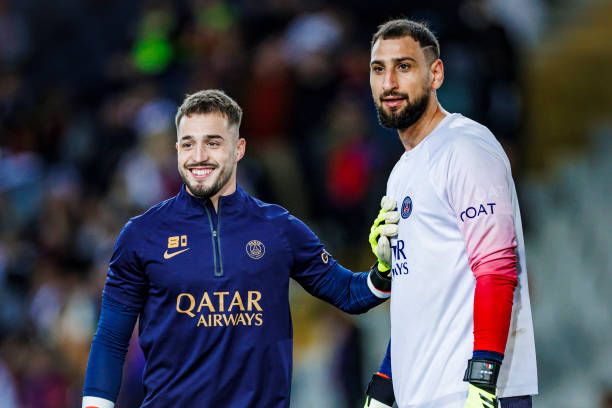 دوناروما وأرناو تيناس