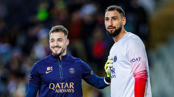 دوناروما وأرناو تيناس