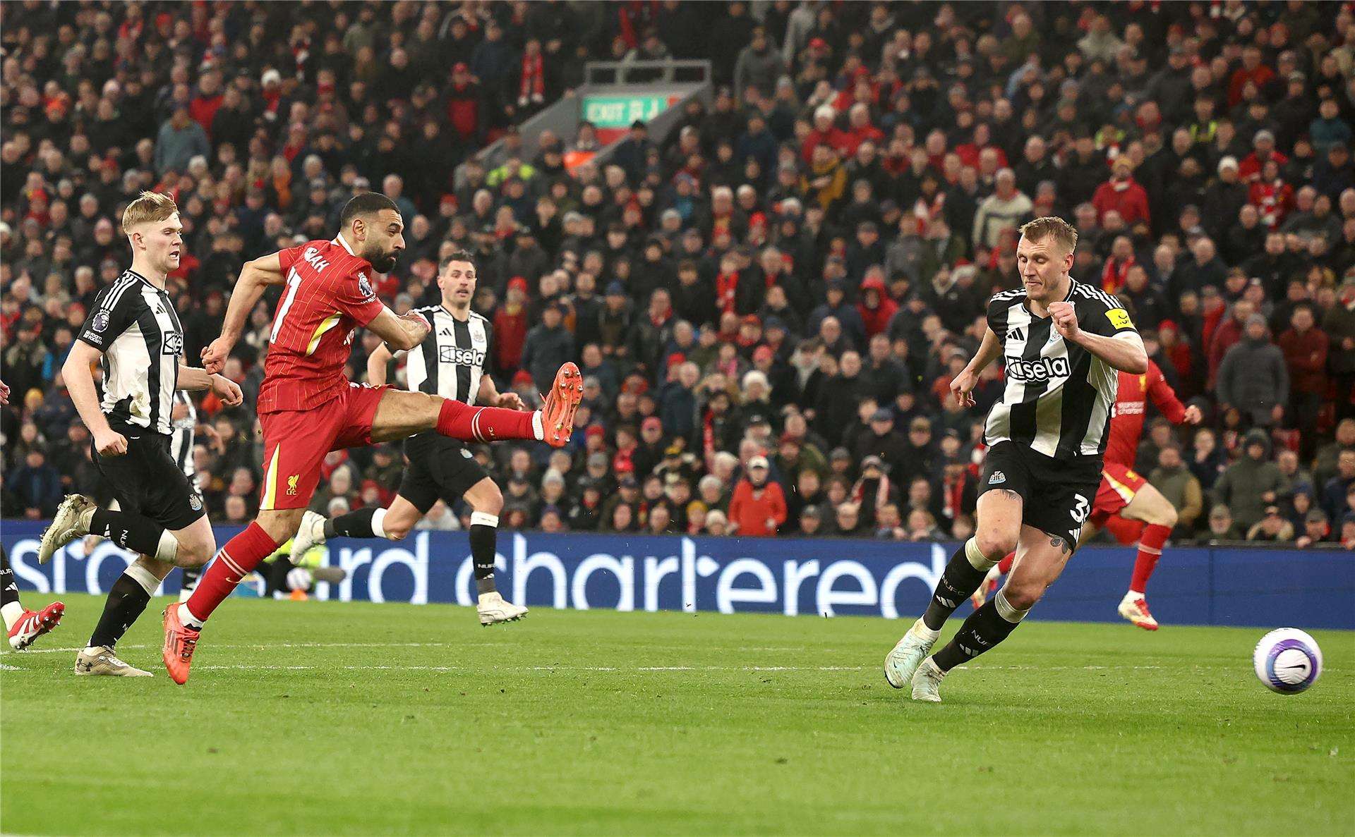 لقاء سابق بين الفريقين