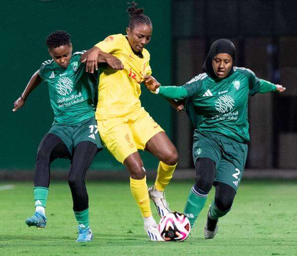 لقاء سابق بين الأهلي والقادسية