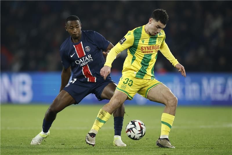 لقاء سابق بين الفريقين