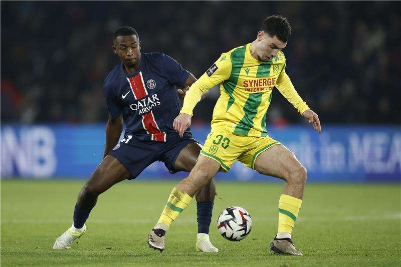 لقاء سابق بين الفريقين