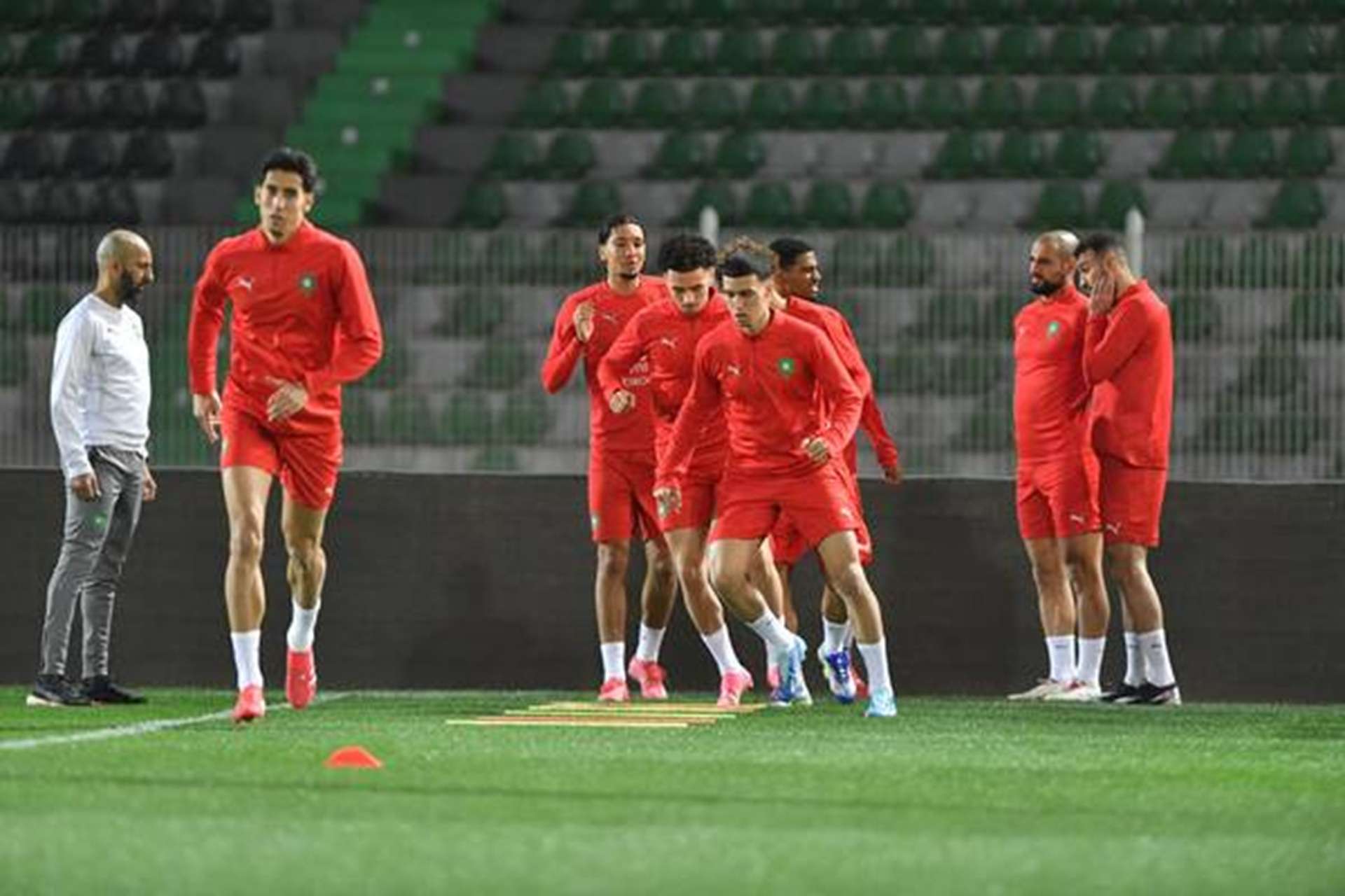 الركراكي يقود تدريبات المنتخب المغربي