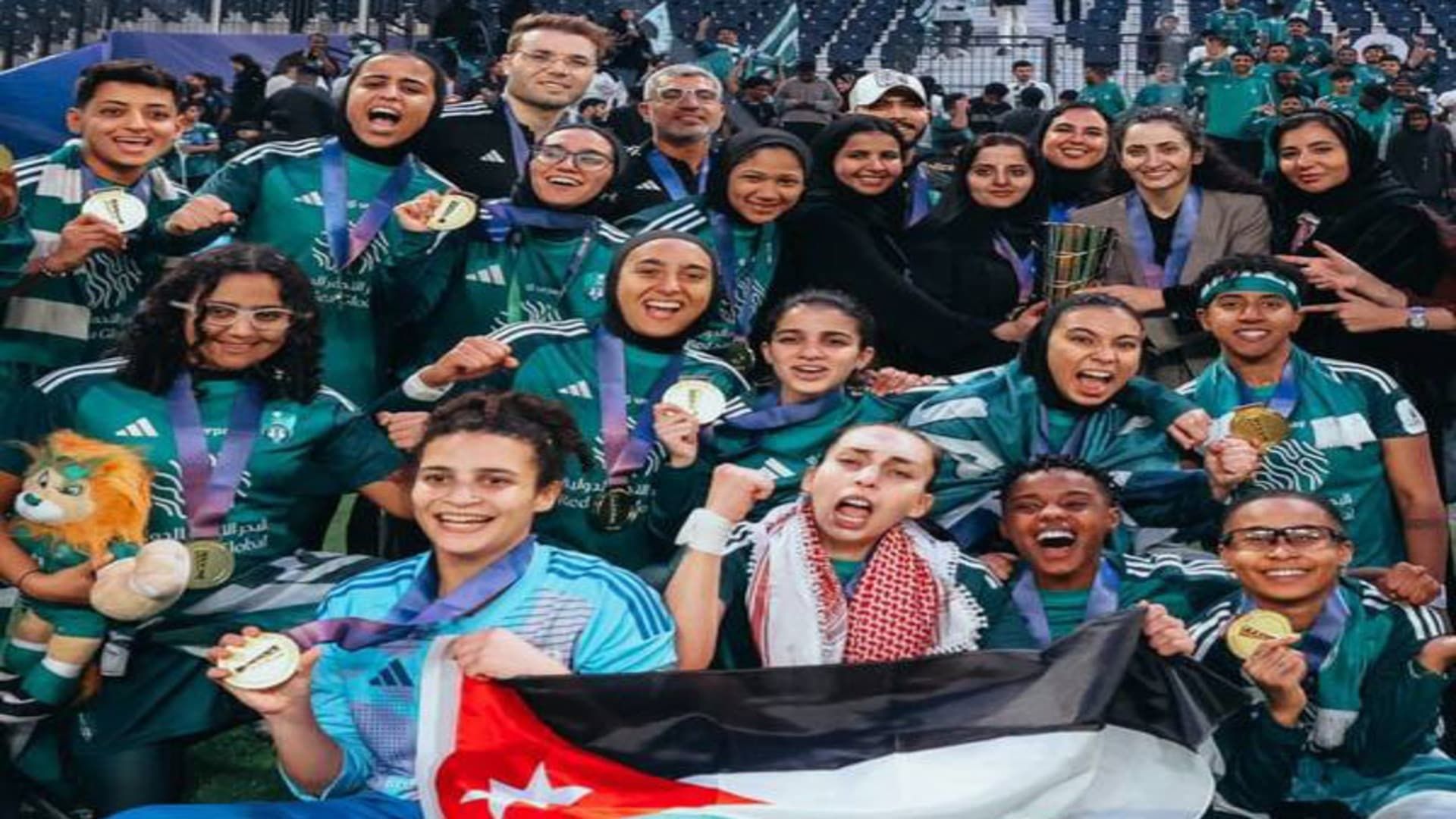 لاعبات الأردن مع انجاز الأهلي السعودي