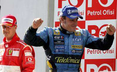 صراع دائم بين الاسباني الونسو (الى اليمين) والألماني شوماخر (الى اليسار)