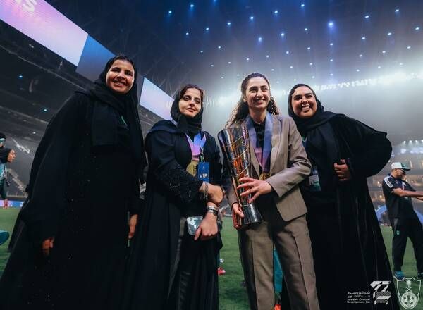 فاتن مطهر مع المدربة الأردنية منار فريج