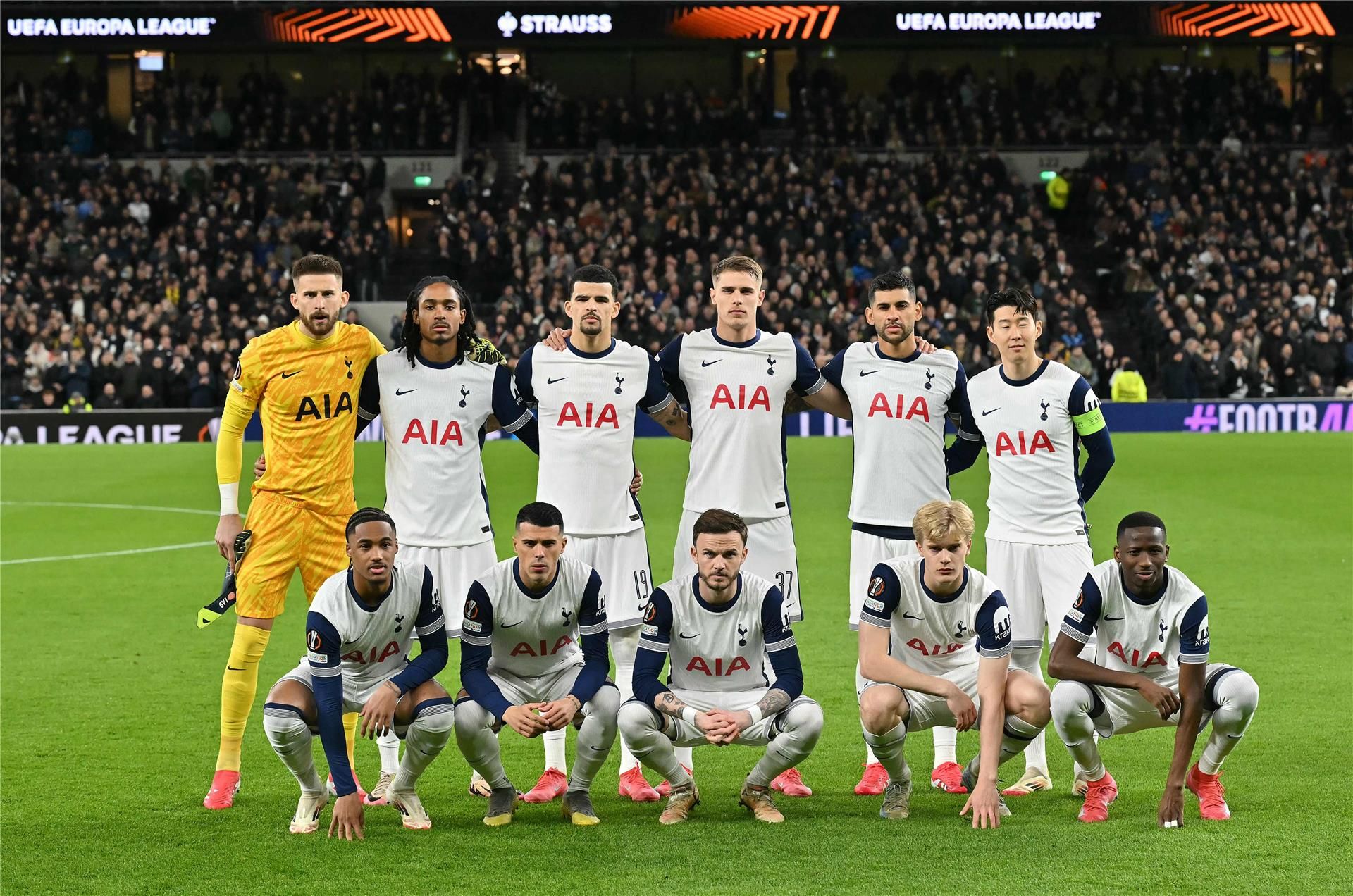 لاعبو توتنهام