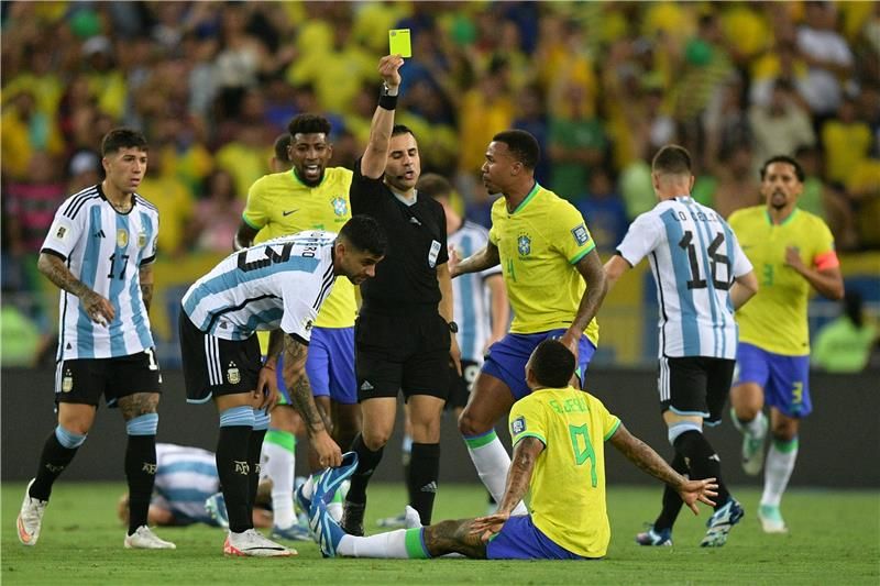 جانب من مباراة سابقة بين الفريقين