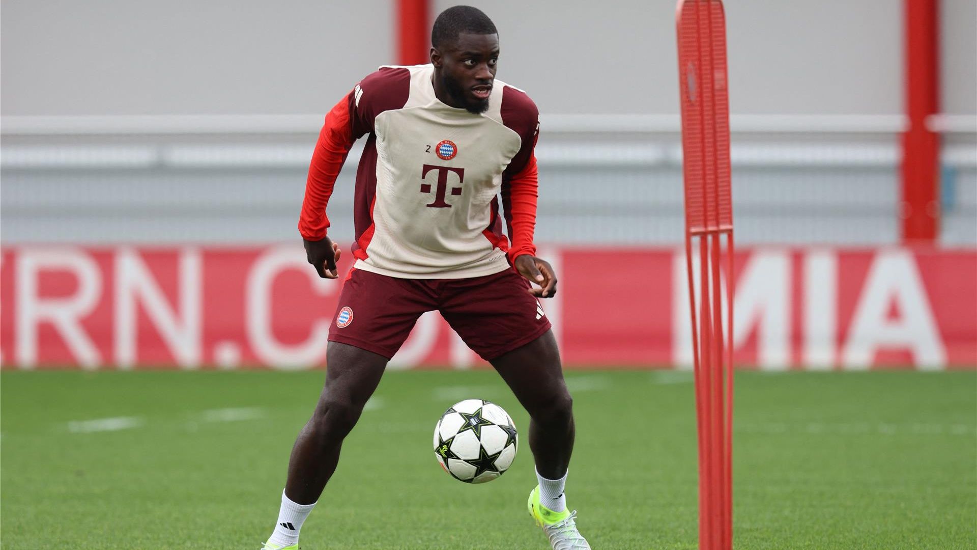 Dayot Upamecano Bayern Monaco foto