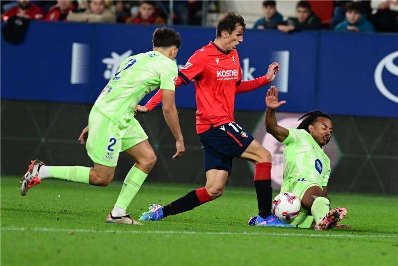 لقاء سابق بين الفريقين