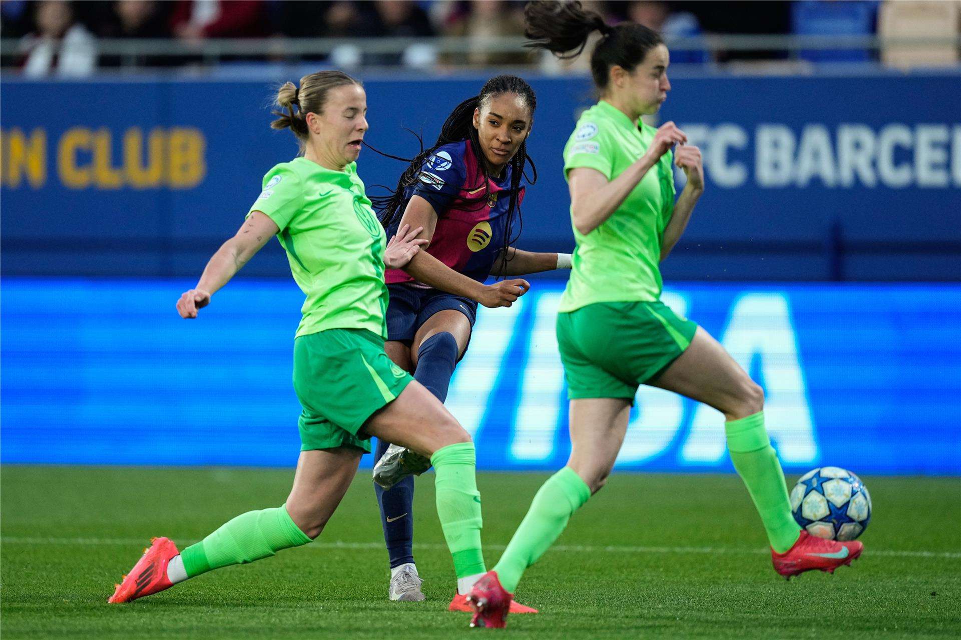 من مباراة برشلونة وفولفسبورج