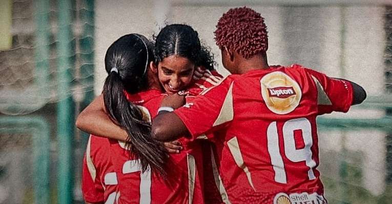 لاعبات الأهلي