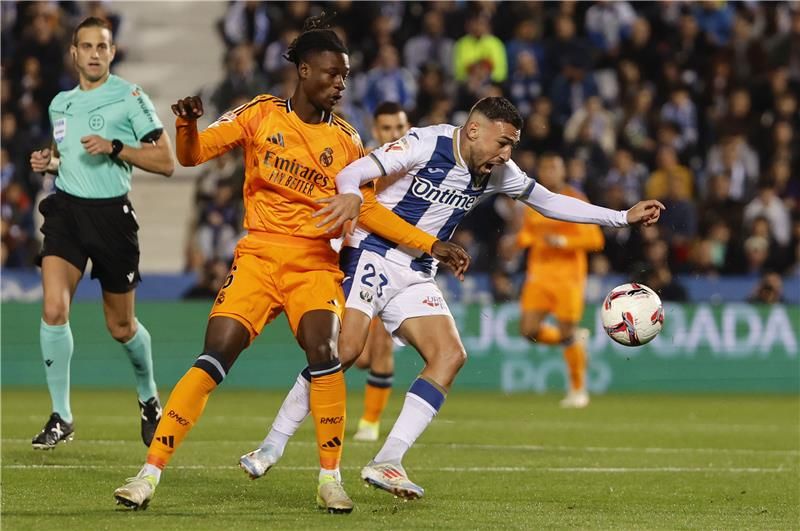 لقاء سابق بين الفريقين