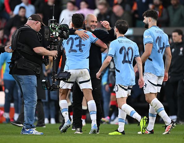 لاعبو مانشستر سيتي مع جوارديولا