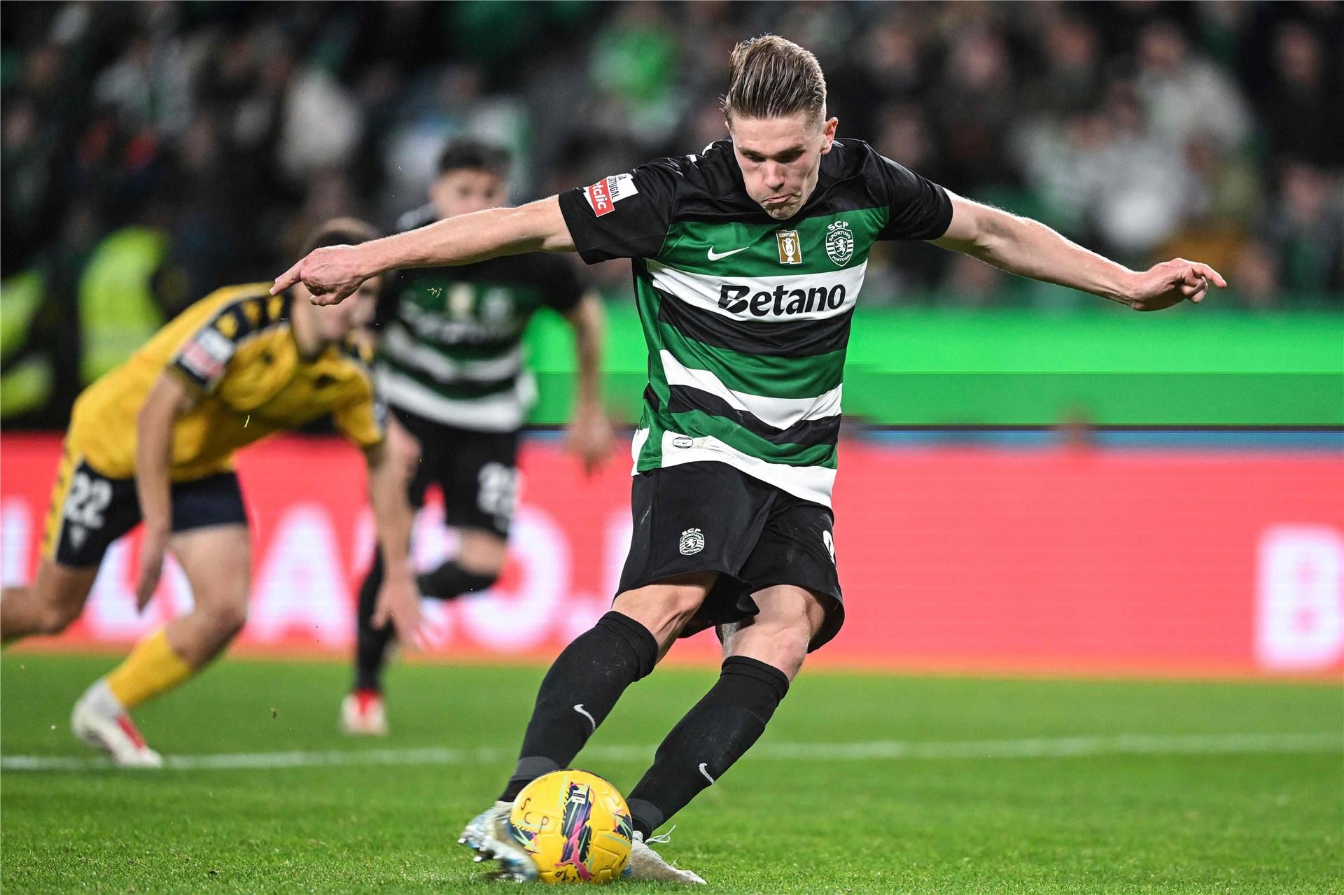 فيكتور جيوكيريس